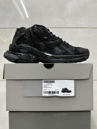 Balenciaga runner