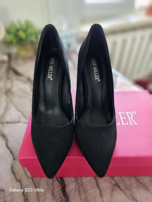 Продам замшевые туфли