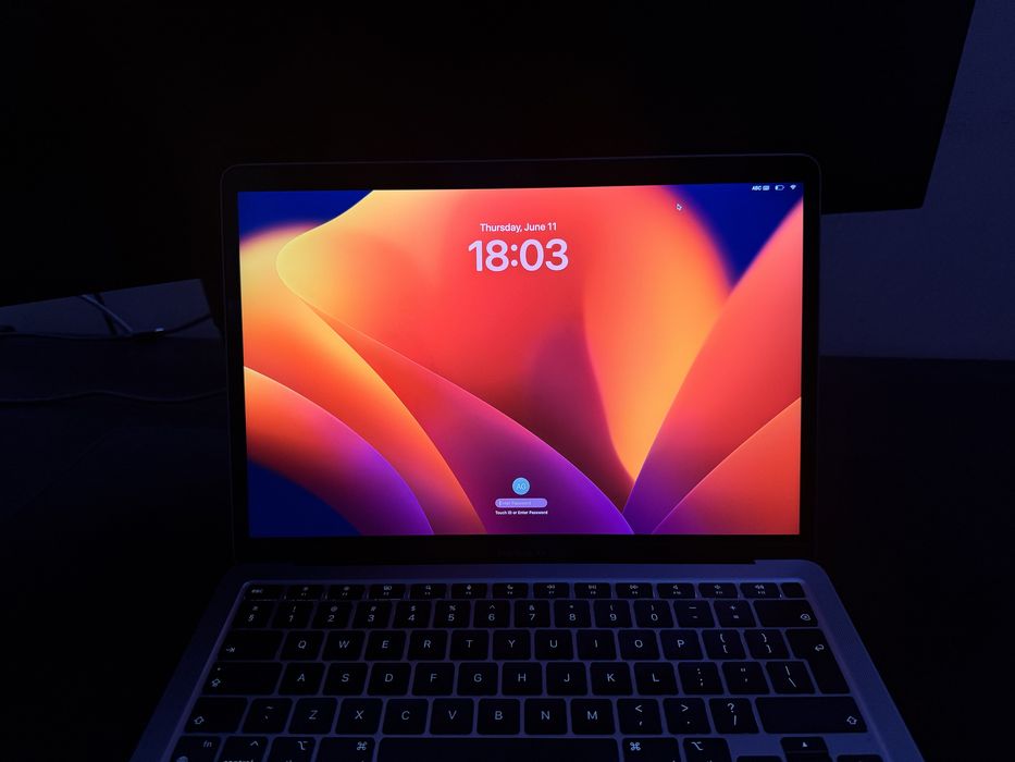 MacBook Air M1 2021 8GB/256GB | Funcționează impecabil