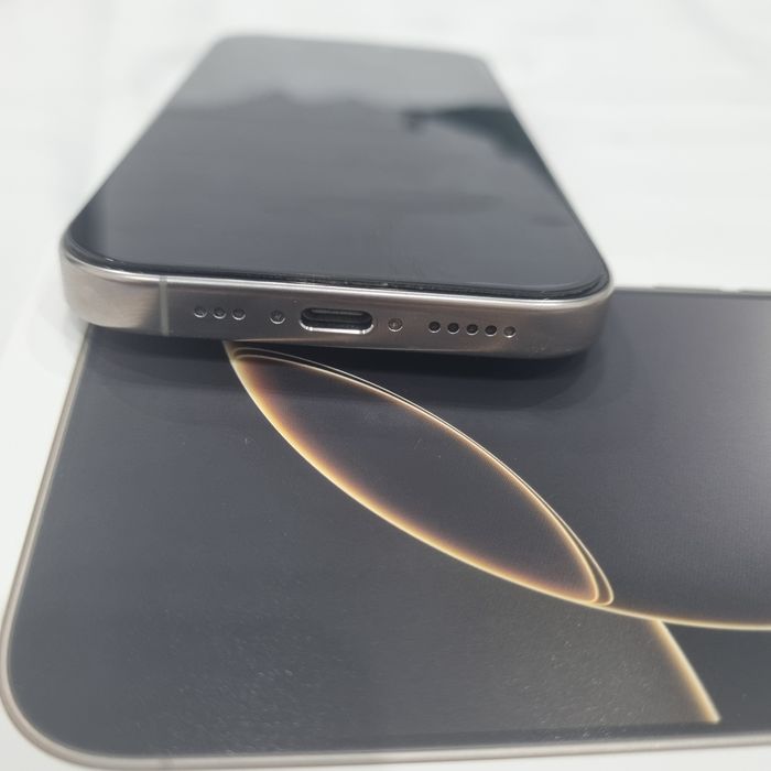 iPhone 16 pro natural titanium