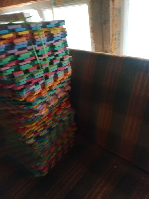 Lot uriaș covor puzzele din spuma pentru copii.