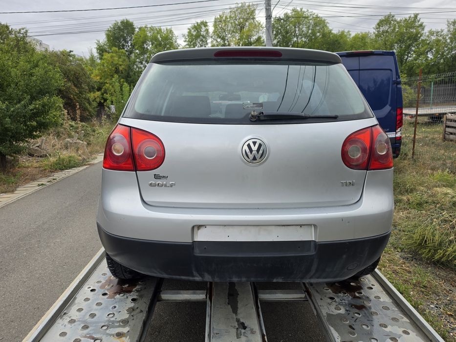 Volkswagen Golf 2005 diesel, 1.725 € — imagine 3