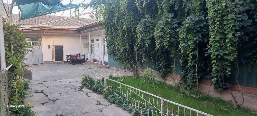 Uy sotiladi Yangiyol shahar 5 sotix