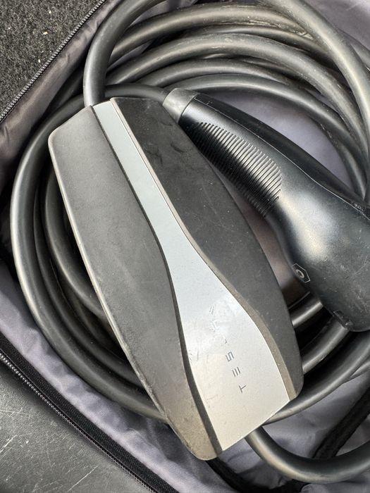 Мобилна зарядна станция тесла tesla