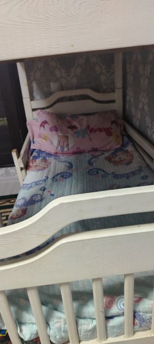 Детскый двух ярусный кроват продается.