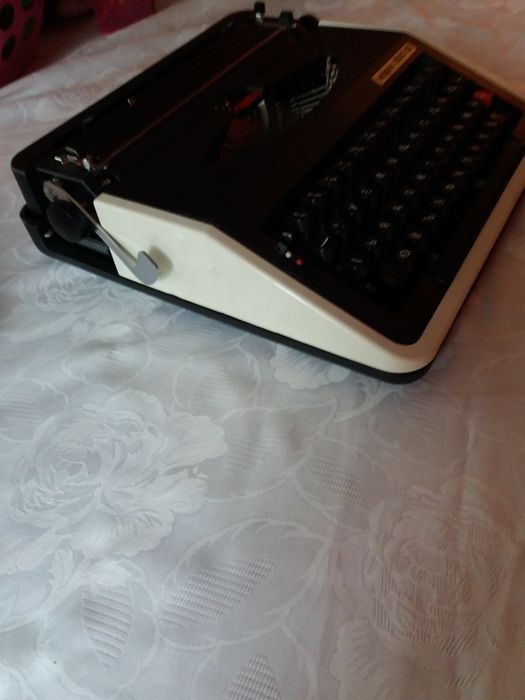 Пишеща машина Хеброс 1300 с куфар