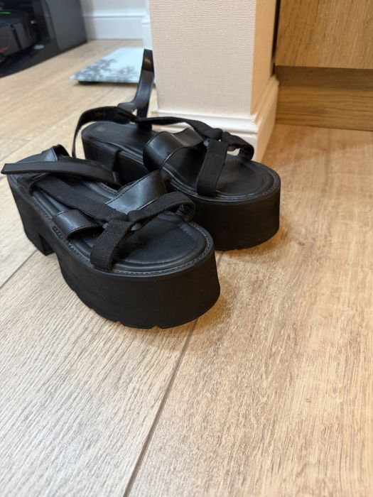 Босоножки стильные