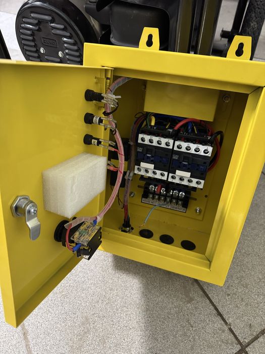 Бензиновый генератор.