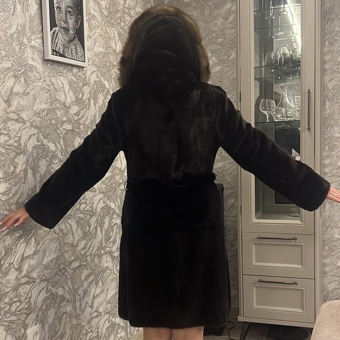 Шуба норка стриженная , капюшон соболь