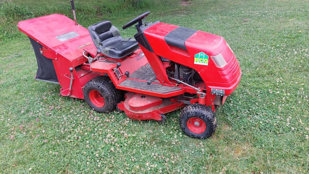 Vând tractoras de gazon