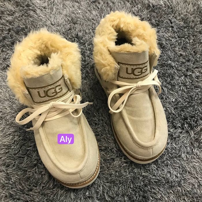 Vând UGG-uri dama
