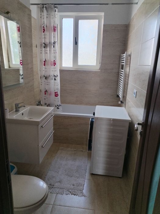 Închiriez apartament cu doua camere în  Comănești