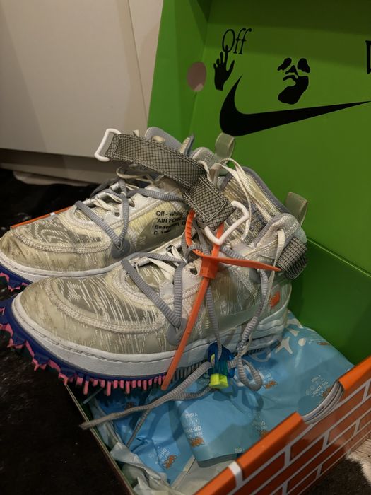 adidasi Nike x Off- White