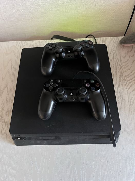 Продам Sony PlayStation 4 Slim
