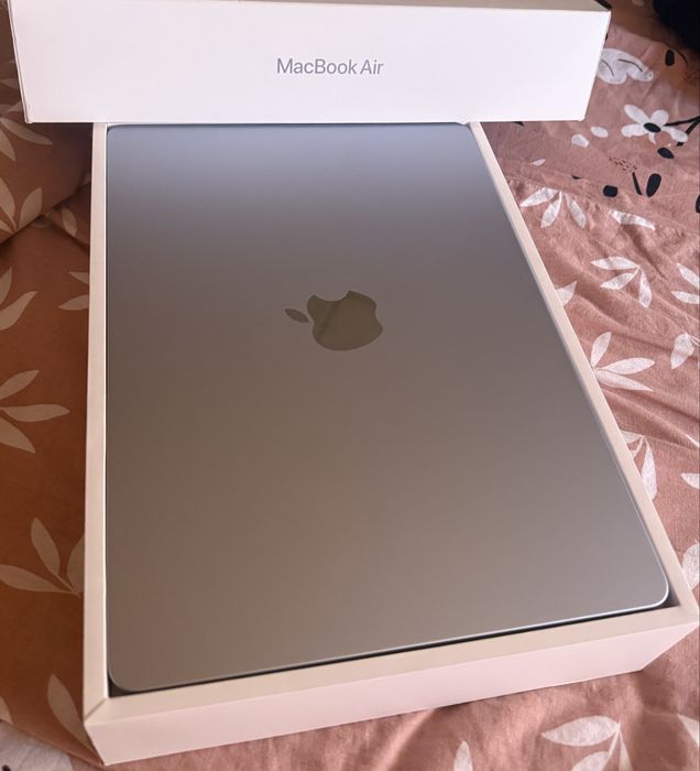 MacBook Air 13.6 2025 Cip m4