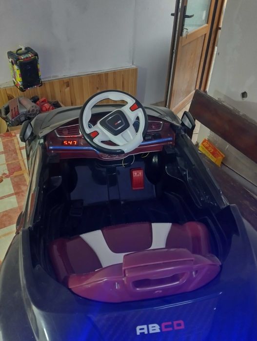 Акумулаторна детска кола