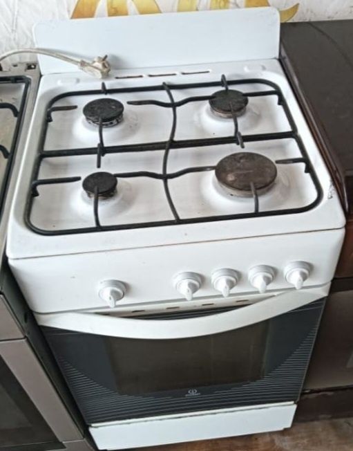 Продам газ плиту