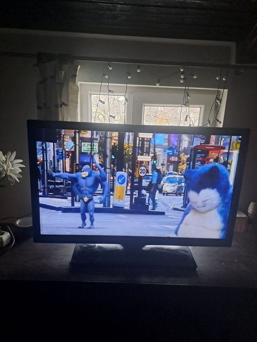 vând două TV Finlux și Watson