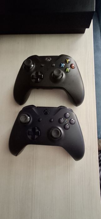 Продам Xbox и два джостика
