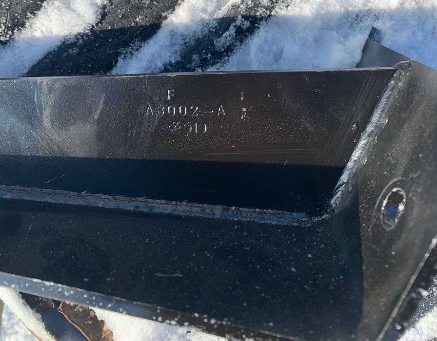 Заводской кронштейн