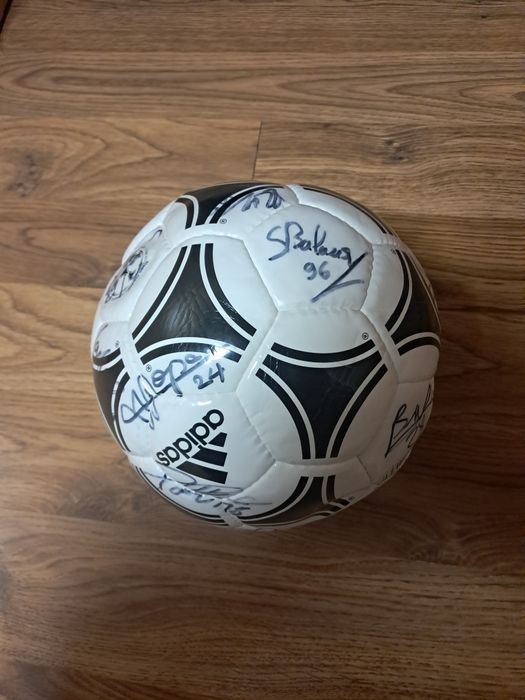 Minge semnata de jucători de la hermanstat