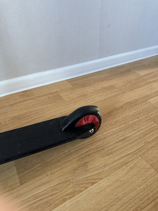 Продам самокат черный