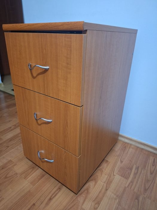 Comoda cu 3 sertare pe roti