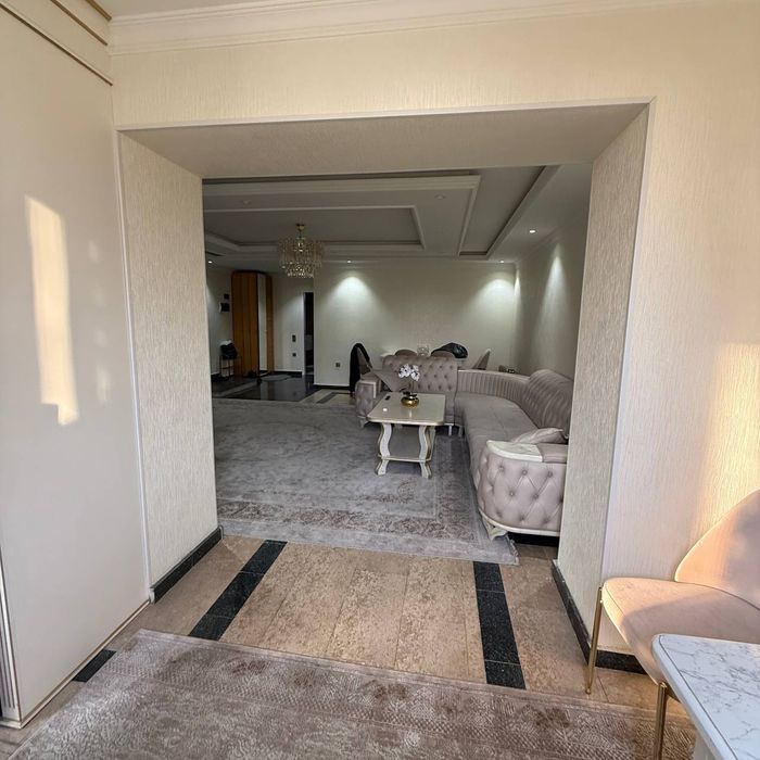 Сдаётся квартира находится Ц1-вся техника бош посудомою щия тоже есть.