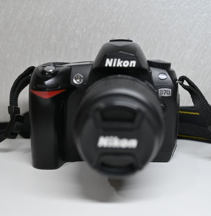 Зеркальный фотоаппарат Nikon d70