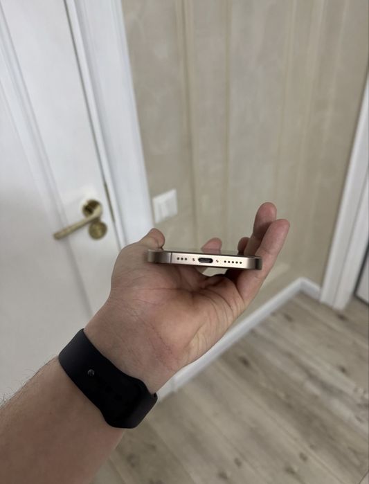 Iphone 16 pro desert