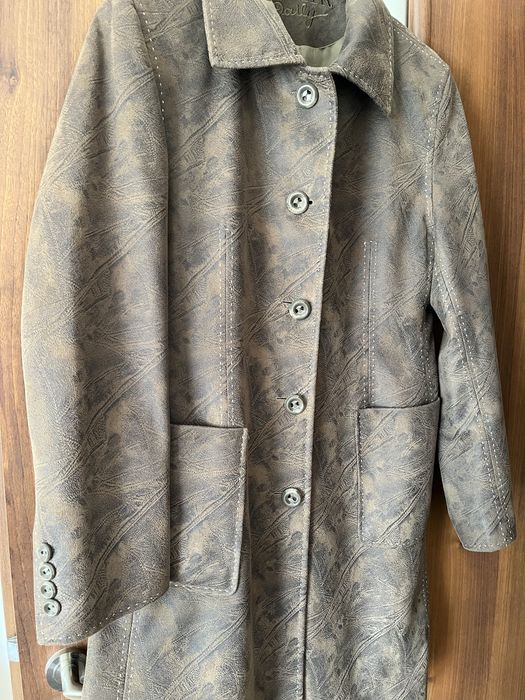 Връхно дамско палто,удобно и практично.