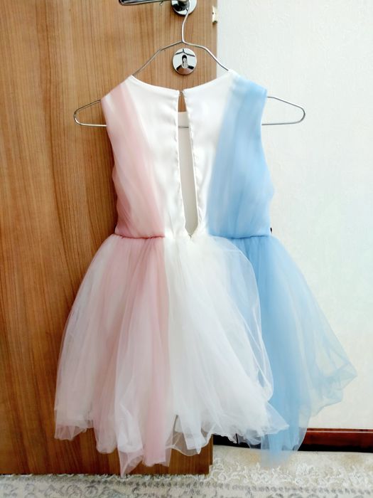 платье,платье,платье.