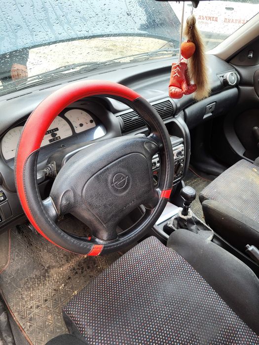 Автомобил Opel Astra