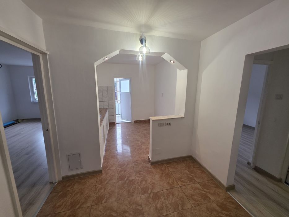 Vând apartament Brezoi