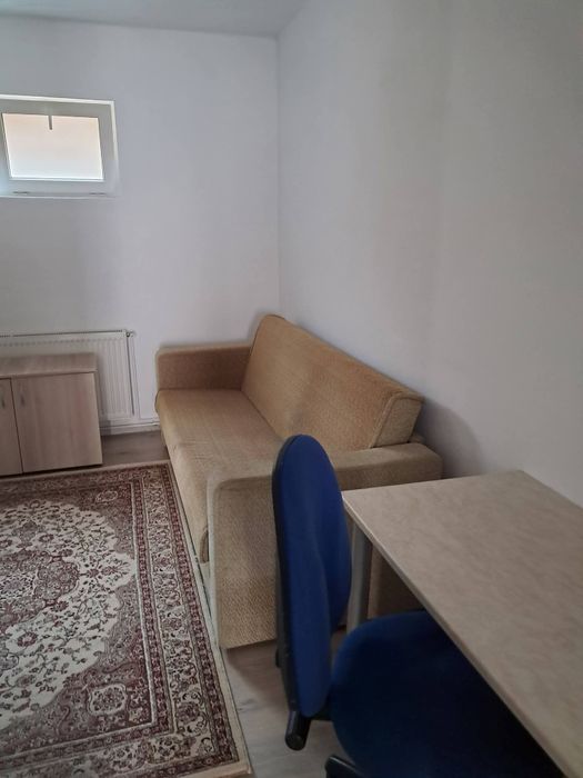 Închiriez garsoniera.