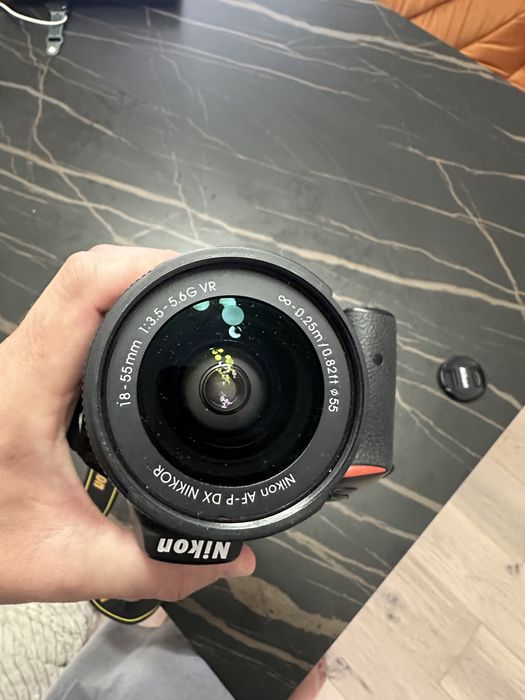 Nikon DSLR D5500 + Obiectiv 18-55 VR +Card 32GB + Geanta