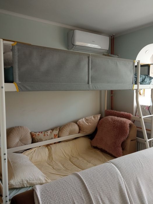 Pat etajat Ikea,din metal,alb,saltea inclusa