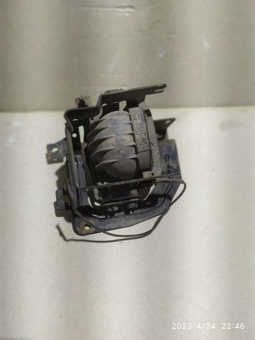 противотуманка Mitsubishi lancer 9