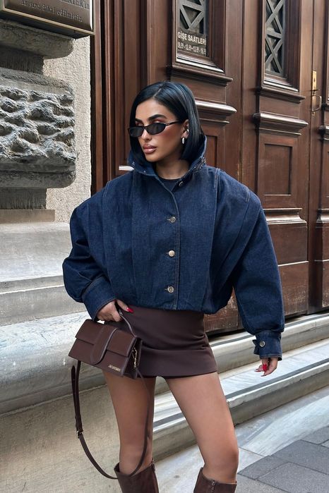 Дамско дънково яке с обемна кройка – модерен модел