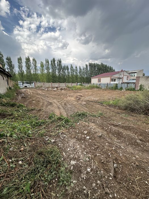 Продам участок на первой линии