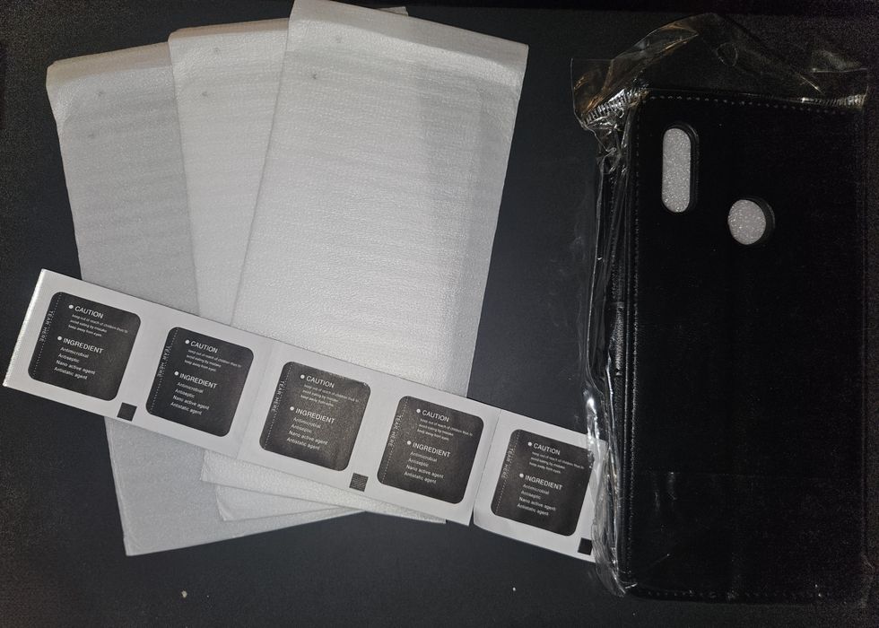 Husa tip carte si 3 folii Huawei P Smart 2019