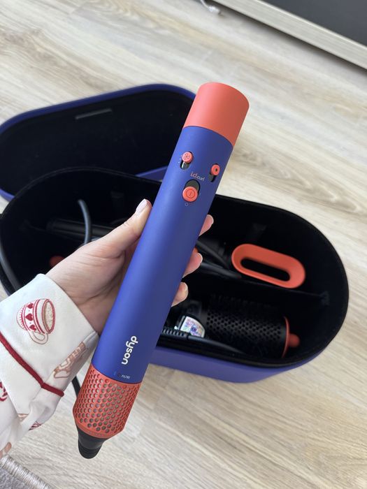 Dyson airwrap HS08