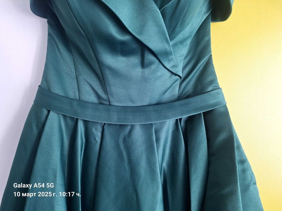 Бална дамска рокля -зелена ,размер 44.