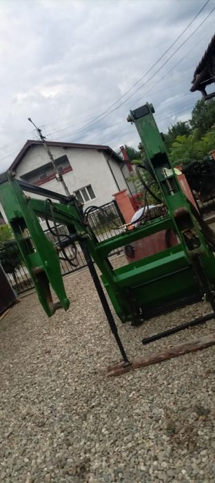 Vând tractor John Deere 1630 cu frontal