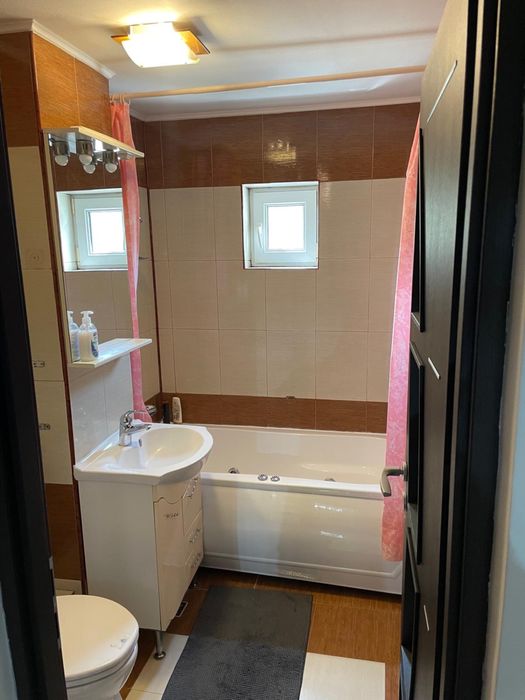 Inchiriez apartament centru(langa Prefectura)