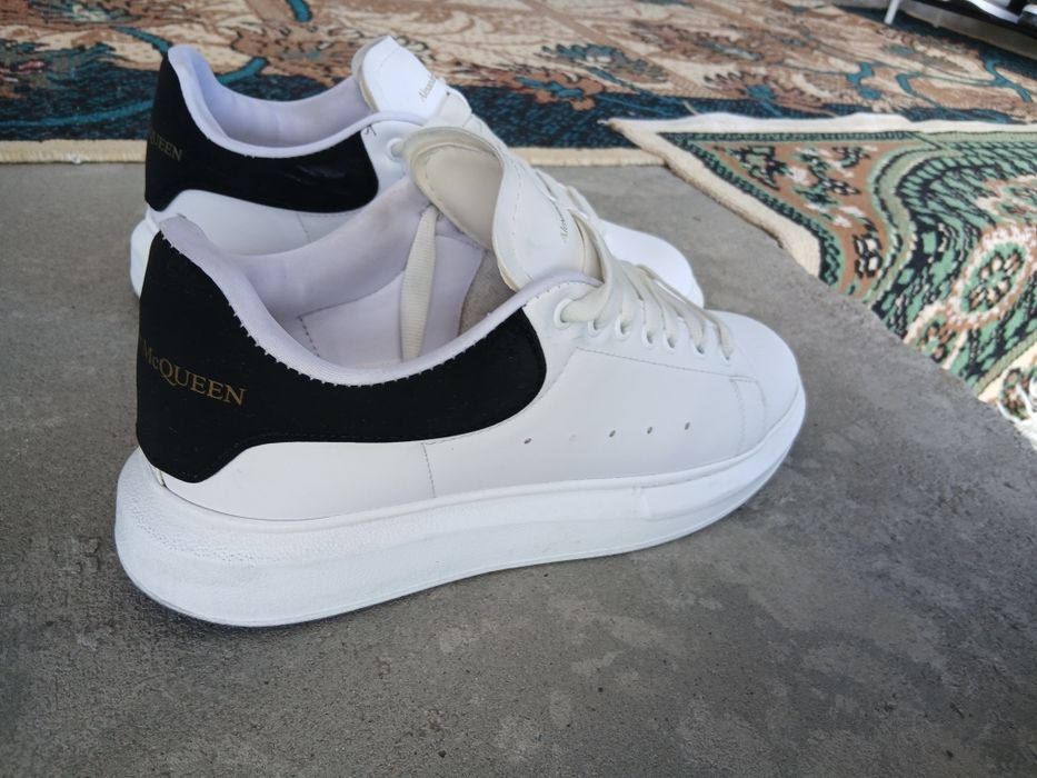 Vând alexander mcqueen