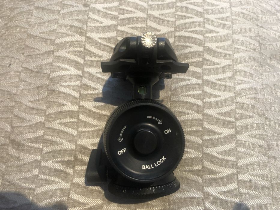 Trepied Manfrotto si Cap Trepied Gitzo