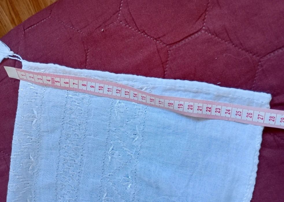 Ie tradițională lucrată manual – model deosebit