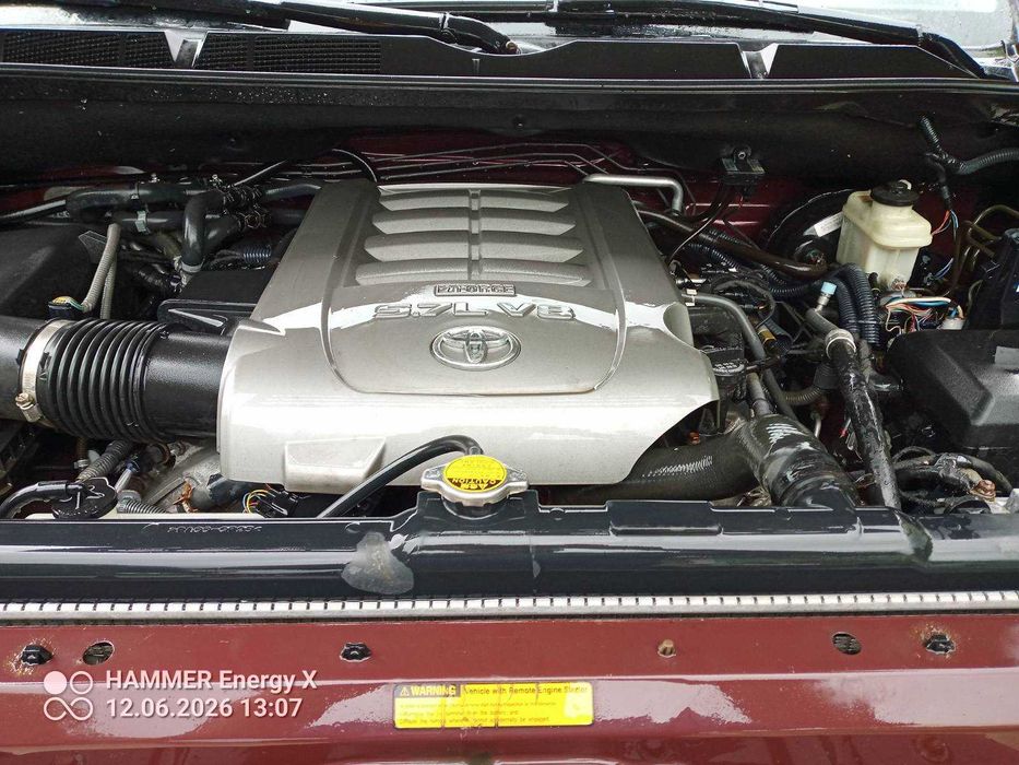 Toyota Sequoia 5.7 бензин
