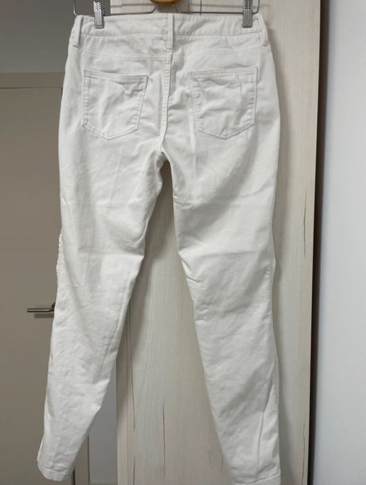 Pantaloni albi Dika marime M